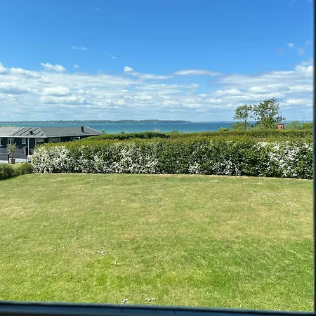 Feriehus 70s With Views Over The Sea Brenderup